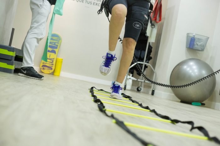 Professional muscle electrostimulator: electrostimulation for health and muscle building