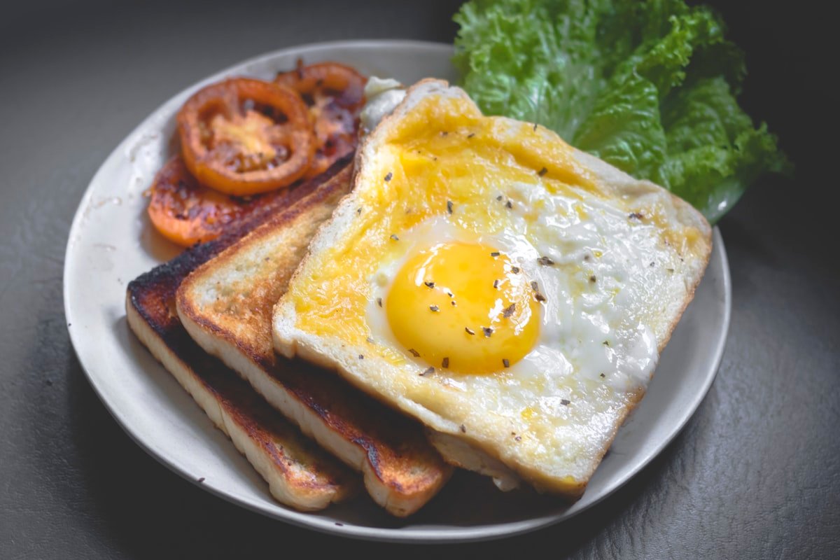 A protein-rich breakfast with eggs to front-load satiety
